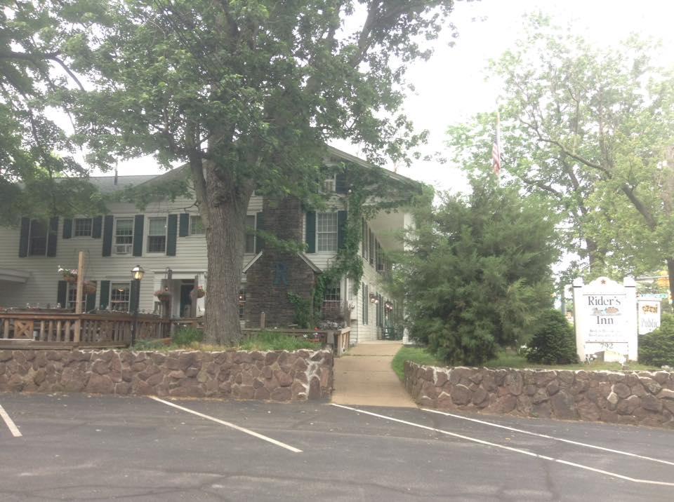 Rider'S Inn Painesville Exterior foto